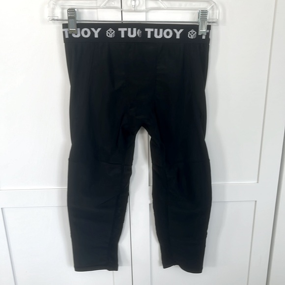 TUOY Padded Pants with Knee Pad 3/4 Capri Compression Size Youth Medium NWT - Picture 6 of 7